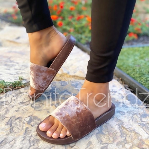 Vegan Velvet Coffee Slides - Picture 4 of 5